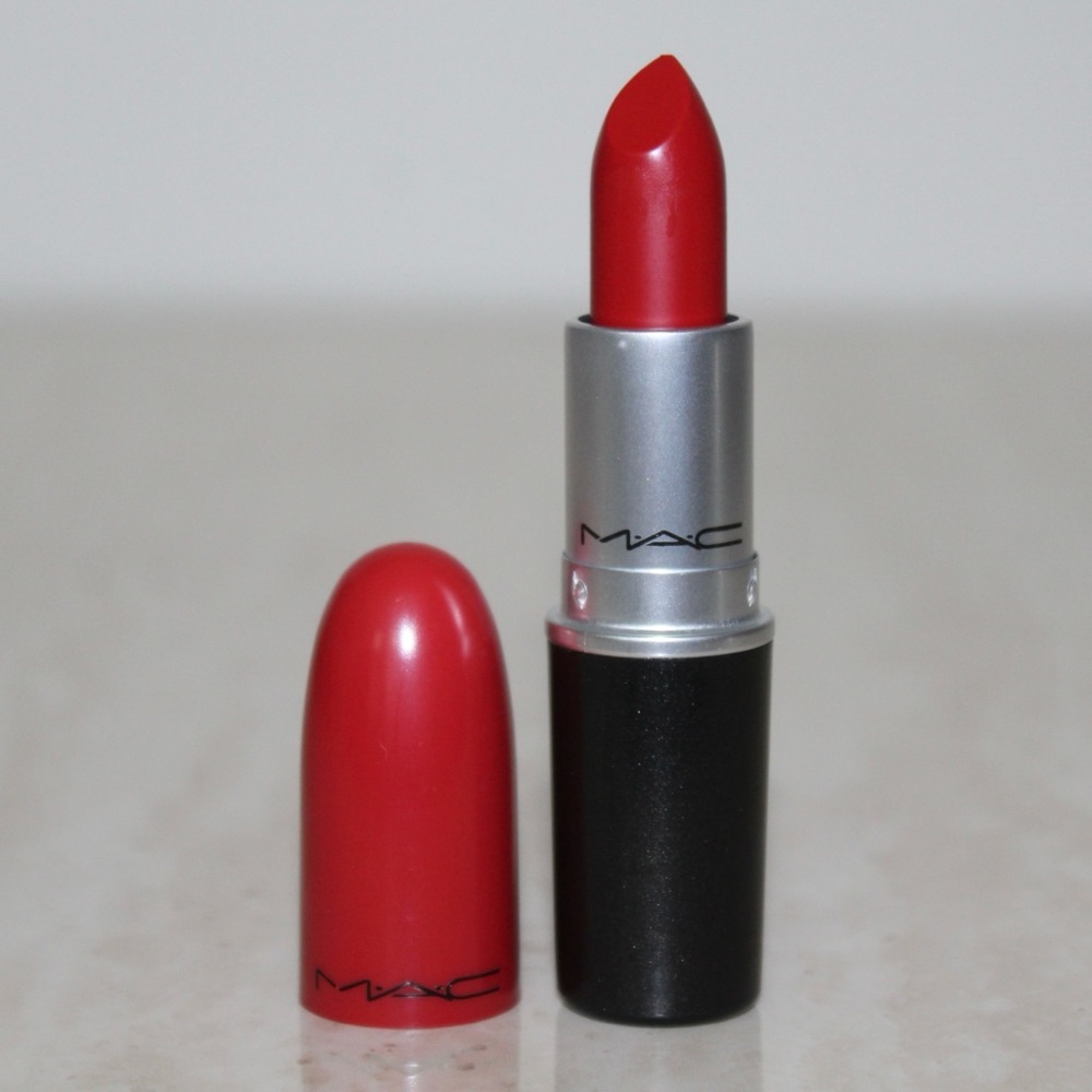 MAC Cosmetics Snow Ball ‘Russian Red’ Matte Lipstick (NWOB)